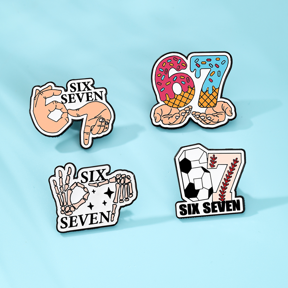 4pcs Set Cute Enamel Football  - огляд і ціна Cosplay Prop Bag