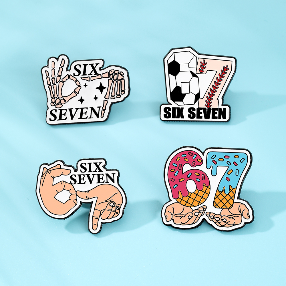 4pcs Set Cute Enamel Football  - огляд і ціна Cosplay Prop Bag