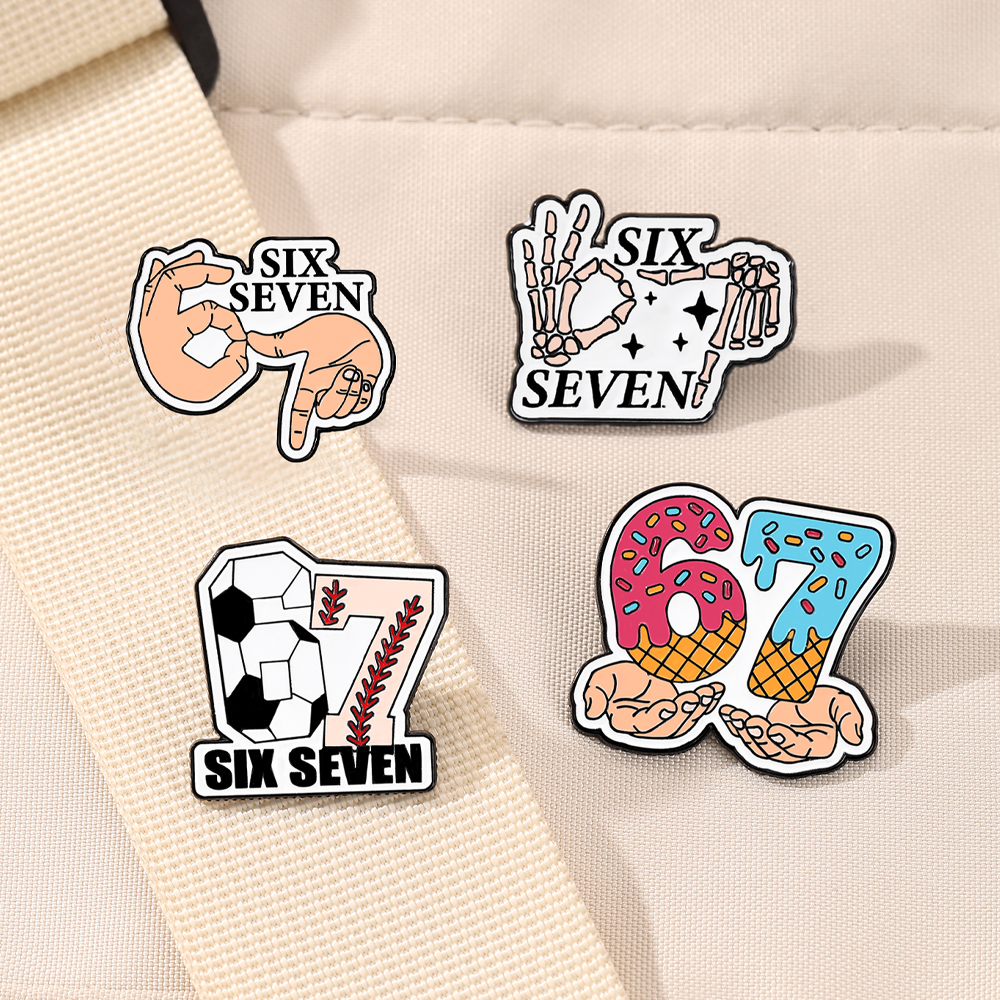 4pcs Set Cute Enamel Football  - огляд і ціна Cosplay Prop Bag